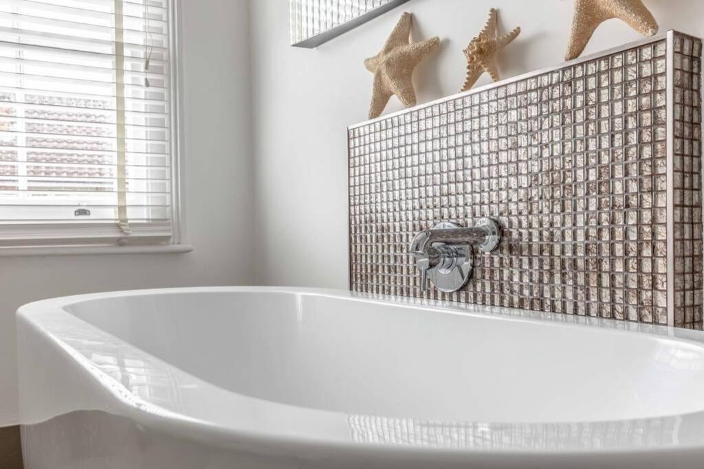 Вилла Windsor Town Centre Victorian Townhouse Sleeps 6 Экстерьер фото