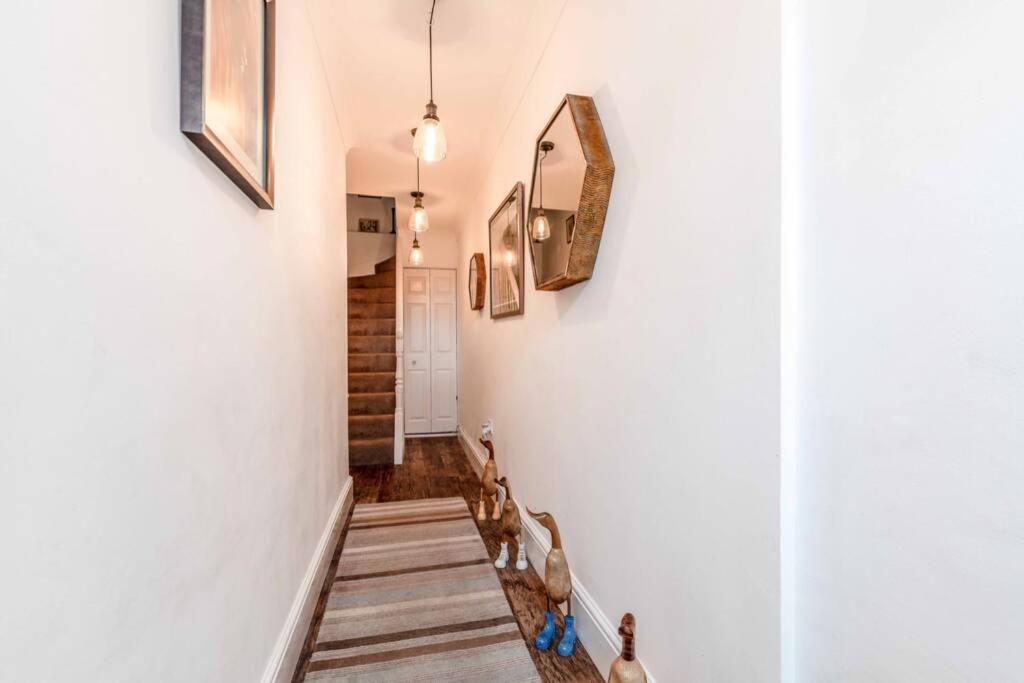 Вилла Windsor Town Centre Victorian Townhouse Sleeps 6 Экстерьер фото